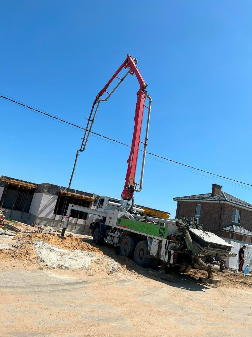Заливка фундамента жилого дома в Подмосковье